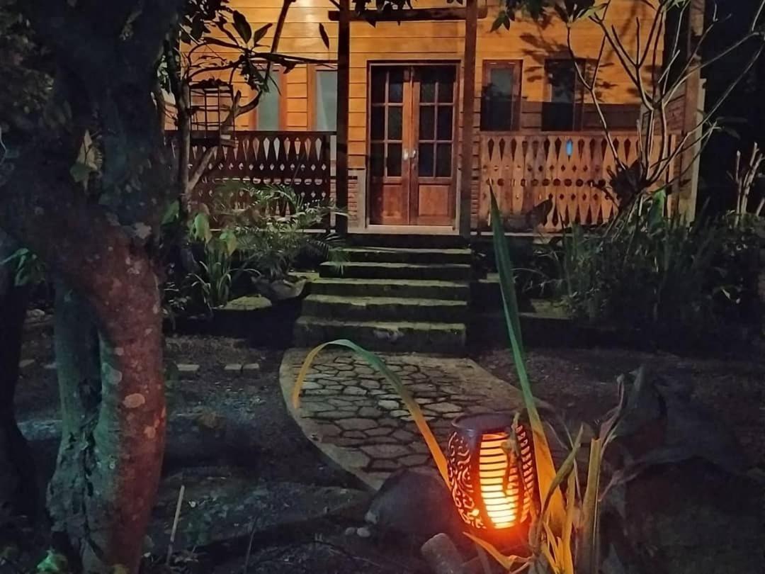 Bata Merah Homestay Banyuwangi  Ngoại thất bức ảnh